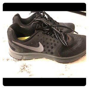 Nike all black shoes